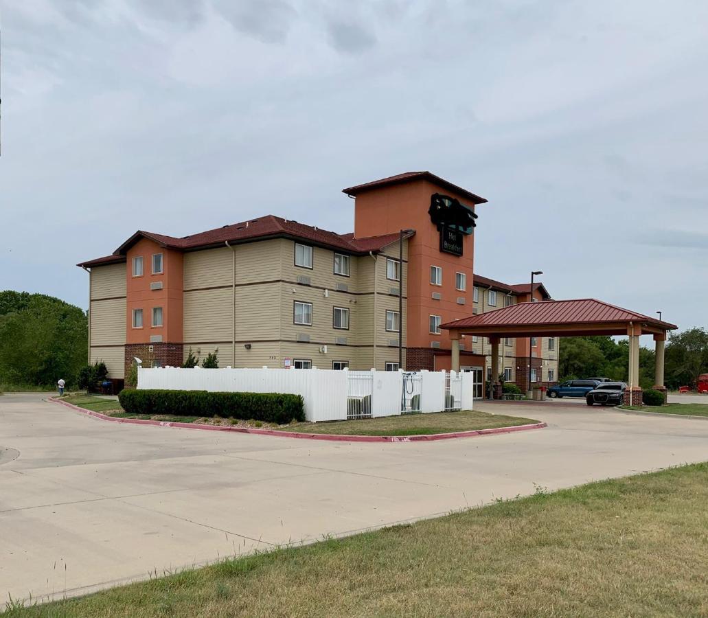 Holiday Inn Express - Wichita North - Park City By Ihg エクステリア 写真