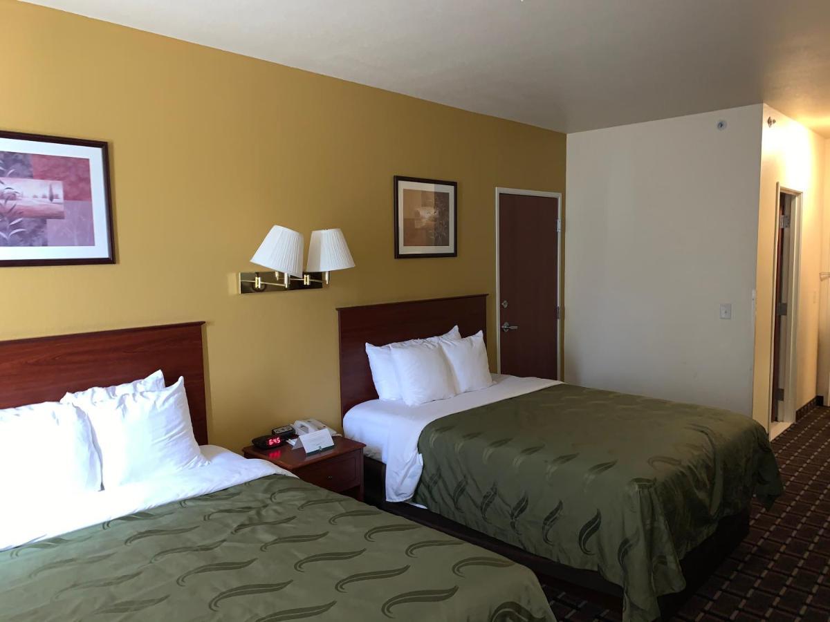Holiday Inn Express - Wichita North - Park City By Ihg エクステリア 写真
